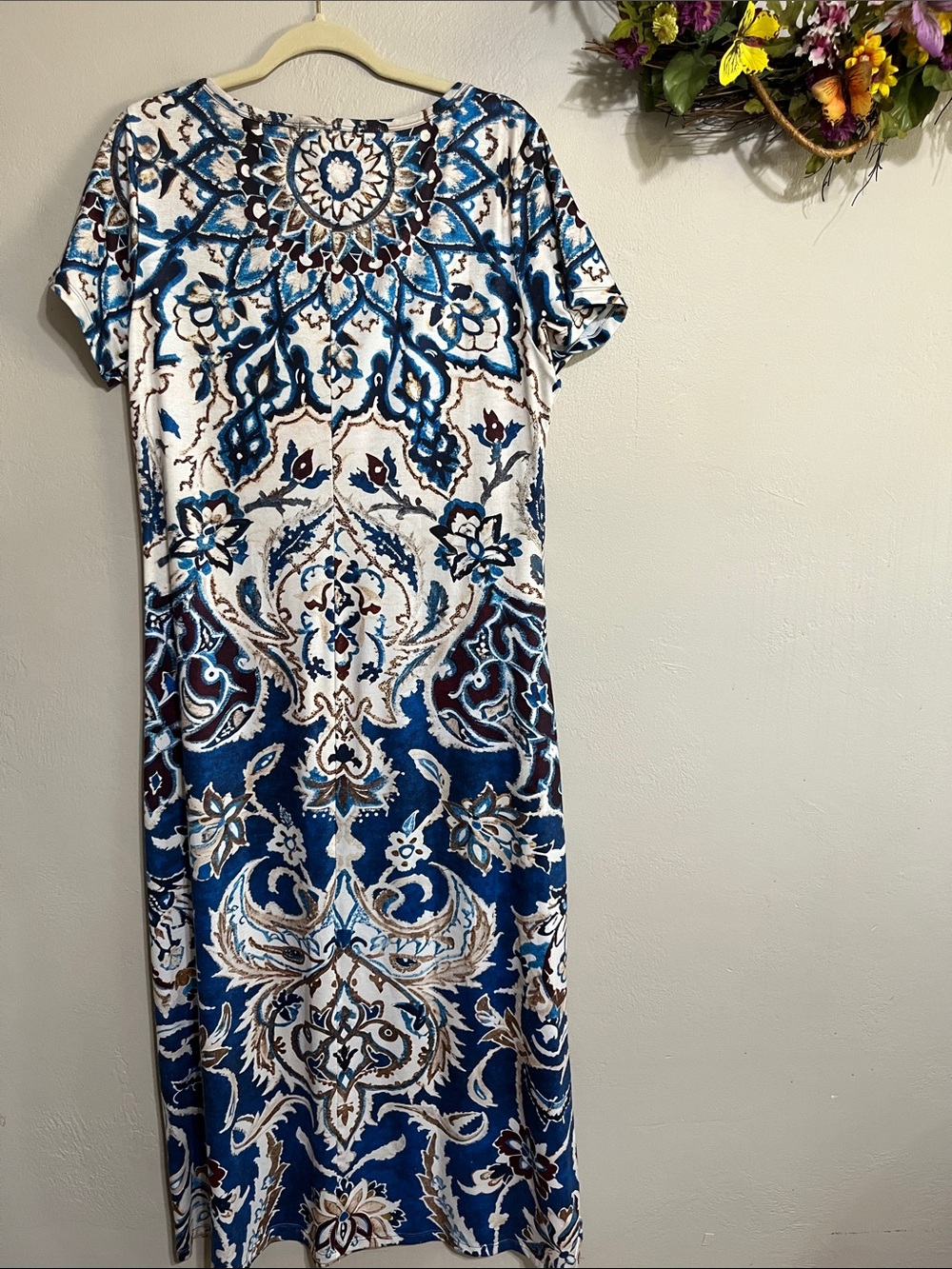 Blue and White Printed Short-Sleeve Maxi Dress by - Picture 4 of 7